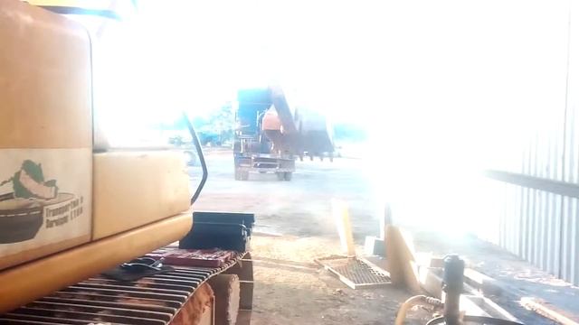 BOMBA KAWASAKI EM UMA KOMATSU PC200-6 смотреть онлайн
