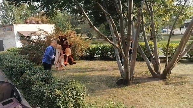 Шок нашли медведя возле школы смотреть онлайн