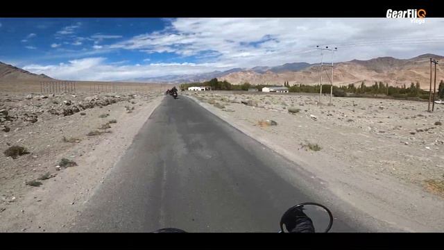 Every Biker's Dream - Exploring Leh-Ladakh (ft.Honda CB350RS) | Honda Sunchasers Ep.1 | GearFliQ смотреть онлайн