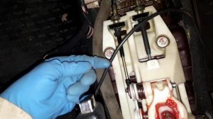 как поменять тросики кулисы кпп на хюндай сонате