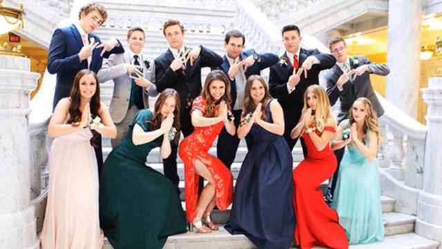 ВЫПУСКНИЦУ ОБВИНИЛИ В РАСИЗМЕ.. смотреть онлайн