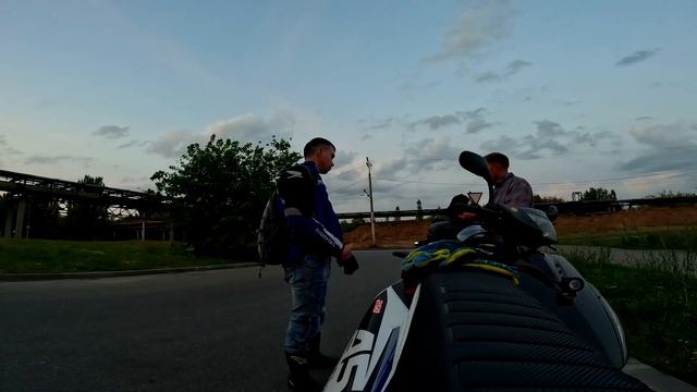 катаем втроем : мотард ,скутер , дорожник смотреть онлайн