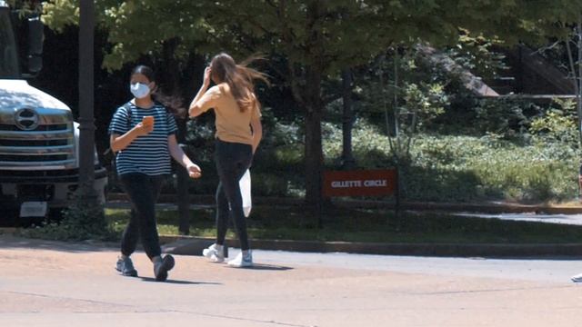 First Person to Bring Us an Apple and a Tide Pod Gets Apple AirPods смотреть онлайн