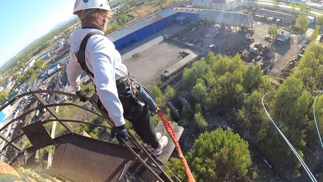 17/05 Полтинник 50м Вид сверху девушка белая кофта перед прыжком смотреть онлайн