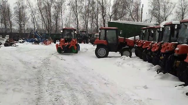Уборка снега отвалом МТЗ 320.4 смотреть онлайн