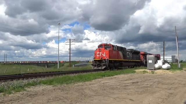 RARE! An All-Intermodal CN A442 w/ Zebra EMD GP38-2 Slowly Passing Bretville Junction, Edmonton AB смотреть онлайн