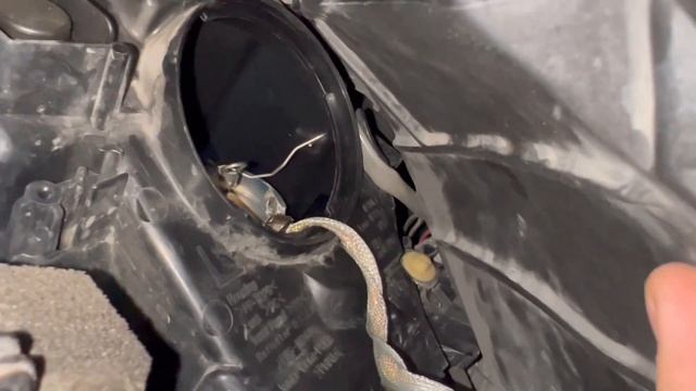 Infiniti g25 g35 g37 how to change xenon bulb замена лампочки ксенона D2S Neolux смотреть онлайн