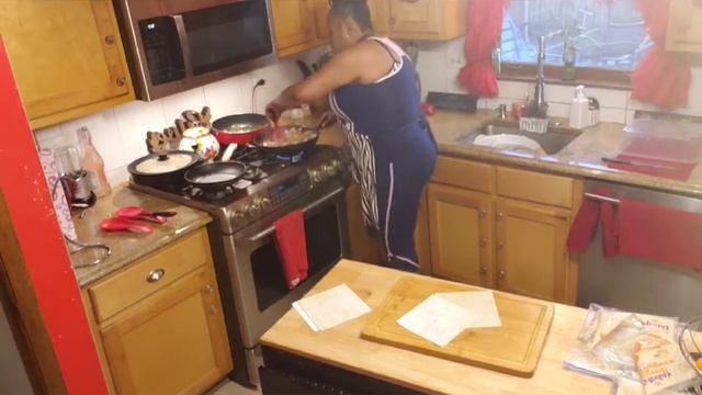 Philly Cheese Steak Eggrolls смотреть онлайн