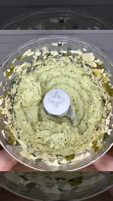 Рецепт вкусного бутерброда-закуски со шпротами🐟 Отлично к Новому году! смотреть онлайн