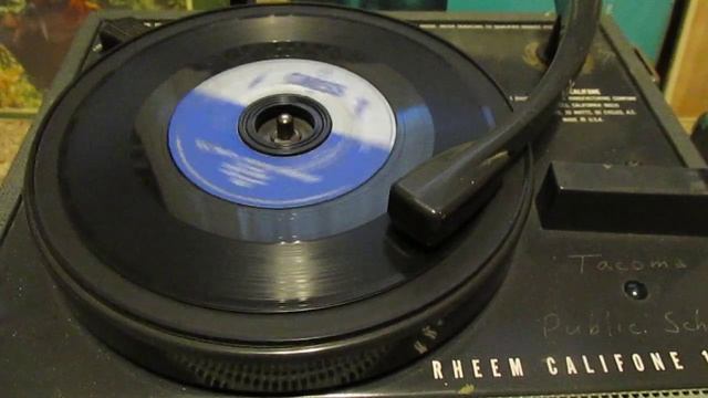 Chuck Berry "Too Much Monkey Business" Chess 45 RPM played on a Rheem Califone 1470-A Turntable смотреть онлайн