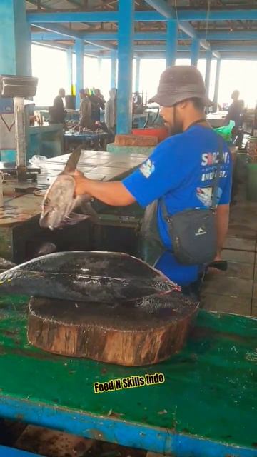 FISH CUTTING SHOW🔥🔪🔪 Cutting Big Size Tuna Very Skillsfully #shorts #tuna #tunacutting смотреть онлайн