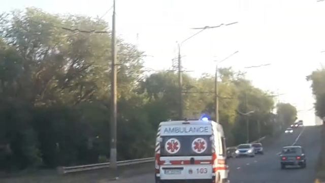 Кривой Рог Скорая Помощь спешит на вызов 103 в Кривом Роге. смотреть онлайн