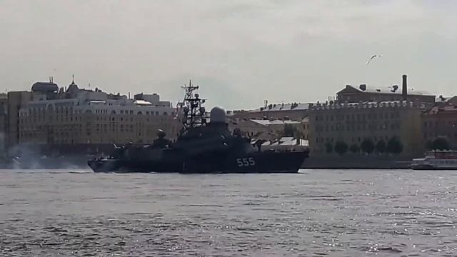 Проход корабля по акватории Невы смотреть онлайн