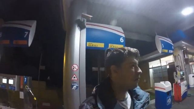 Перед тем, как семь человек вскрывали одну audi a4 полтора часа. смотреть онлайн