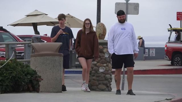 Funny WET FART Prank at the BEACH!! смотреть онлайн