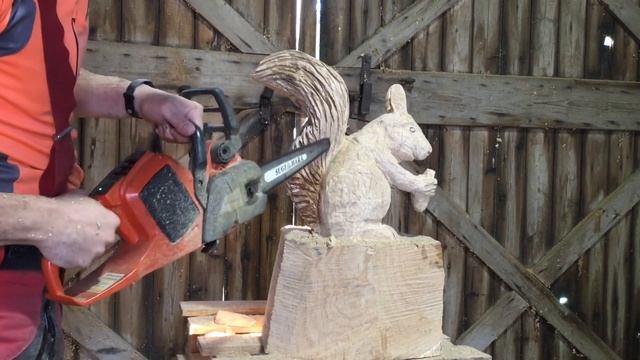 Eichhörnchen Schnitzen // So Einfach? // Kettensägenkunst