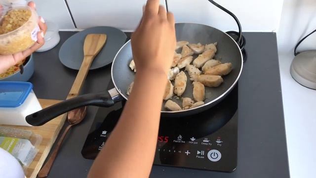 Quick & Easy: Teriyaki Chicken and Noodles | South African Youtuber смотреть онлайн