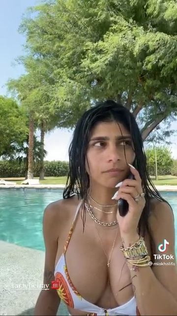 #miakhalifa #boobs#hotdance #tiktokvideo with her boyfriend #viralvideo2021 #viralvideoofhotgirls смотреть онлайн