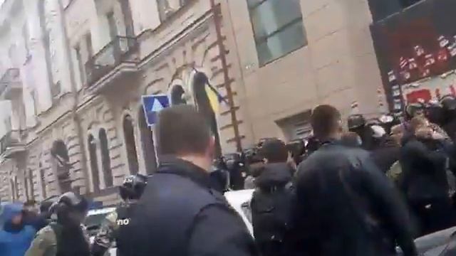 Как в Харькове Сбербанк блокировали, 10 апреля 2017 смотреть онлайн