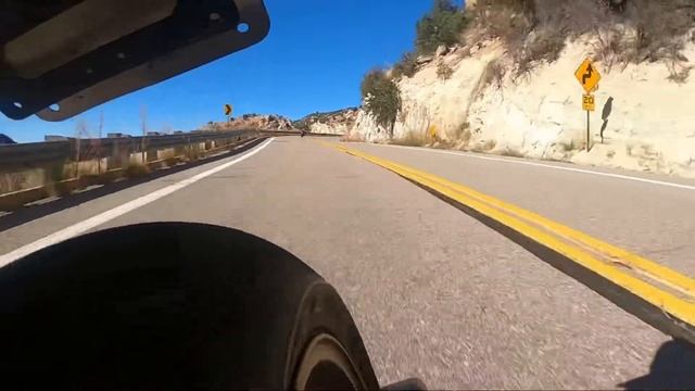 CB650R VS NINJA 600 😈 trying out new Michelin Road6’s in the canyons! смотреть онлайн