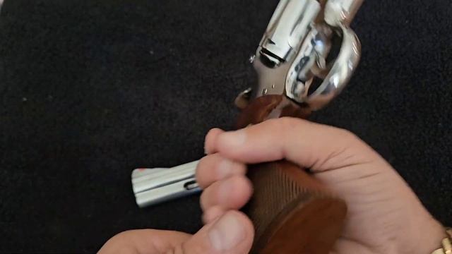 Colt Python vs. Smith & Wesson 686 357 Magnum смотреть онлайн