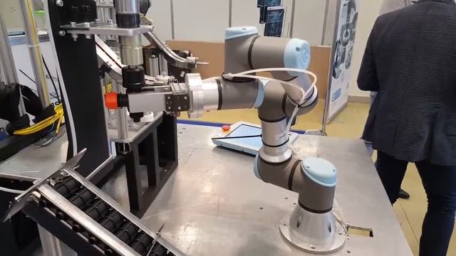 Universal Robot, assembly смотреть онлайн