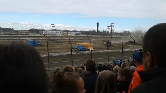 Monster truck throwdown castrol raceway freestyle Brutus смотреть онлайн