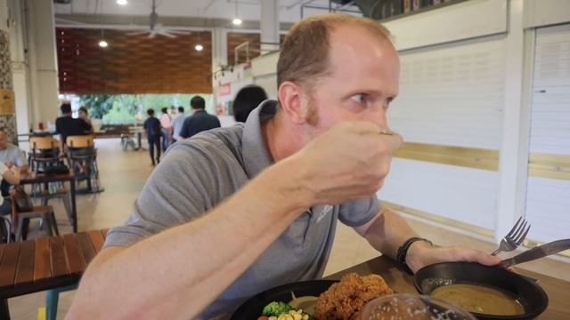 An evening in Pasir Ris: Wild animals, Wild Olives and (not-so) wild horses (巴西立日夜紅樹林冒險) смотреть онлайн