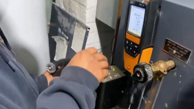 Annual Maintenance on a Weil McLain Gas Fired Heating System смотреть онлайн