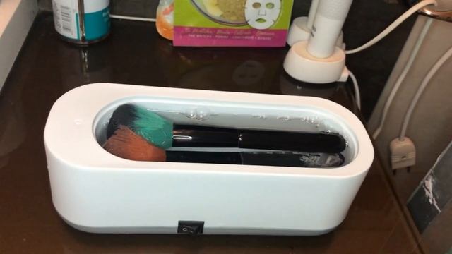 Чистим кисти для макияжа, бритвы, украшения и даже очки😲😉 смотреть онлайн