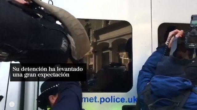 La policía británica detiene a Julian Assange tras siete años de encierro смотреть онлайн