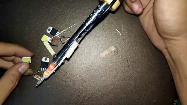 IC LM317 adjustable and driver for LED смотреть онлайн