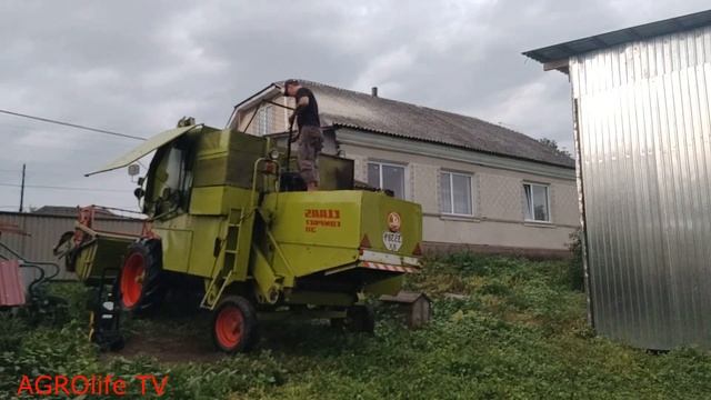 Відновив механізм перемикання передач. Велике прання комбайна Claas Compact 30. смотреть онлайн