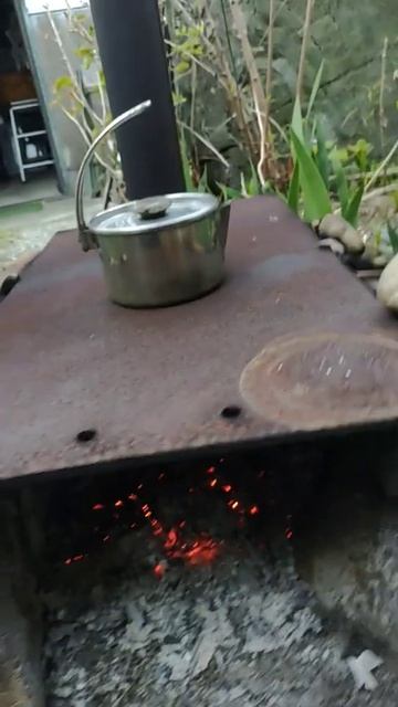 2022/3/26庭の薪ストーブ焚き火でコーヒー1杯の湯を沸かす森林浴】これから天気が荒れる予報なので枯れ枝葉を燃やしてしまう。嵐の前の静けさ【散るは火の花；刀剣男士formation Ofつはもの