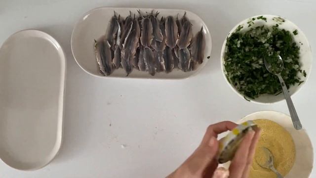 HAMSİYİ BU TARİFLE DENEYİN HAFİF VE LEZZETLİ👌Hamsi Tava Tarifi| Peynirli Roka Salatası Tarifi смотреть онлайн