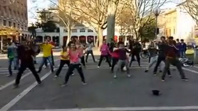 FLASH MOB FESTA DELLA DONNA | Piazza Matteotti, Modena смотреть онлайн