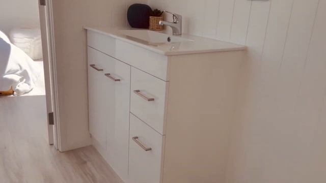 Ruru Tiny Homes: The Little Ruru - single storey one bedroom tiny home on wheels смотреть онлайн