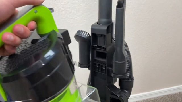 eureka NEU182A PowerSpeed Bagless Upright Vacuum Cleaner смотреть онлайн