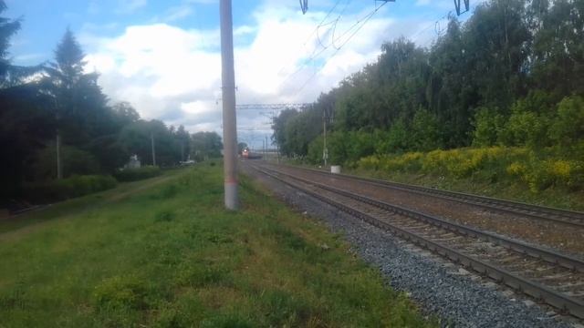 Летит! Электровоз ЭП20-053 с поездом 102 Москва - Адлер смотреть онлайн