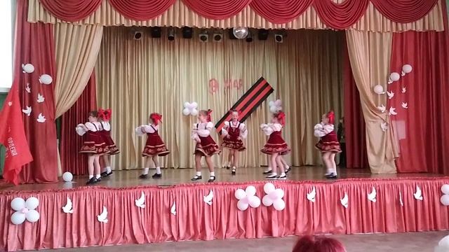 9 мая.Выступление 1-Б класс. смотреть онлайн