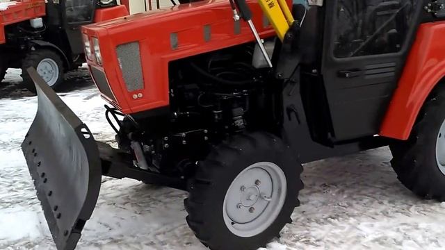 Трактор с ковшом и отвалом Беларус 320.4 смотреть онлайн