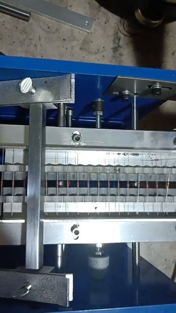 Automatic Resistor Diode Fuse Axial Lead Cutting Bending Machine смотреть онлайн