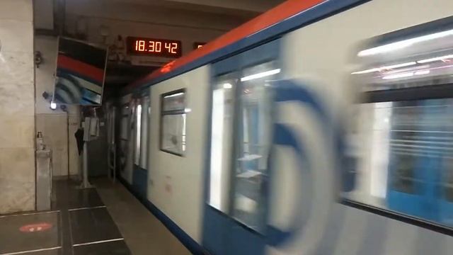 81-765/766/767 Москва На станции Планерная Видео 11 июня 2021 г. смотреть онлайн