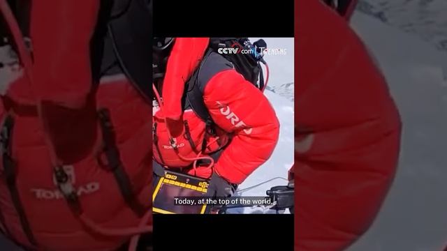 Chinese Expedition Team Reached Top Of Mount Qomolangma, Breaking Multiple World Records