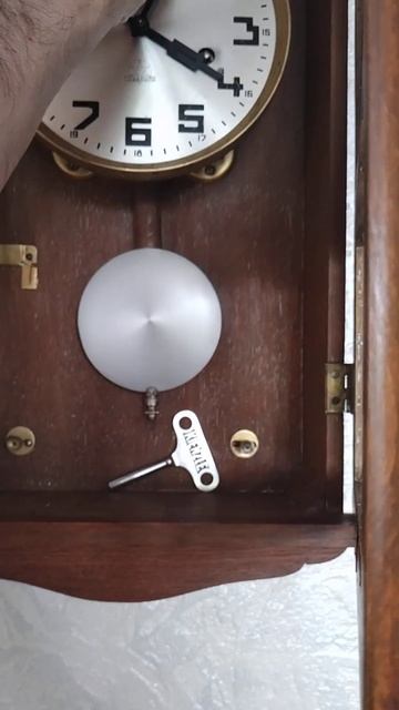 Настенные механические часы с боем Kienzle