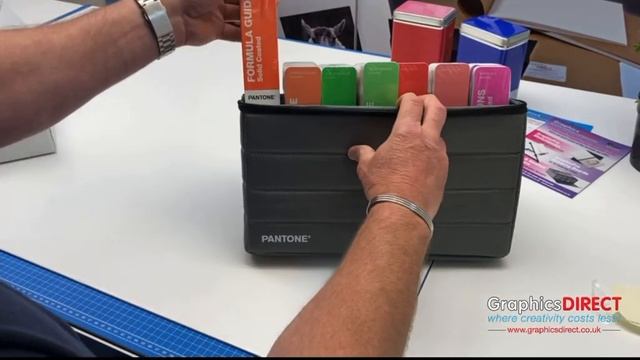 Pantone Portable Guide Studio Set смотреть онлайн