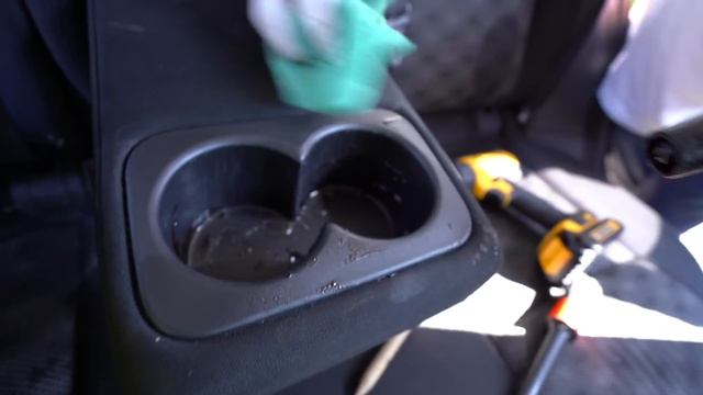 Cleaning Filthy Interior of Family Hauler смотреть онлайн