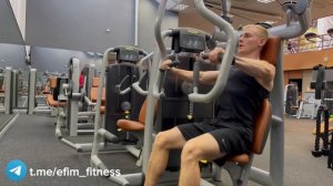 Жим в тренажёре "Tehnogym" - техника выполнения