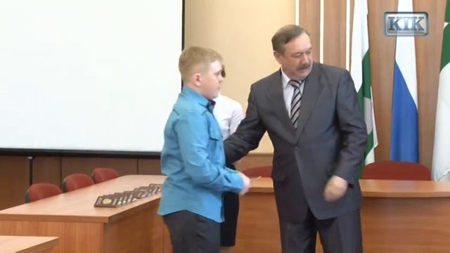 За паспортом в День Земли смотреть онлайн