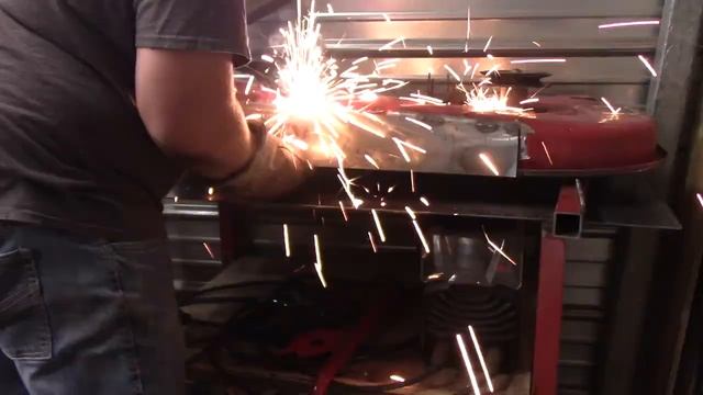 Repairing Mower Deck on Lawn Chief 16.5 HP with Century FC-90 Welder смотреть онлайн